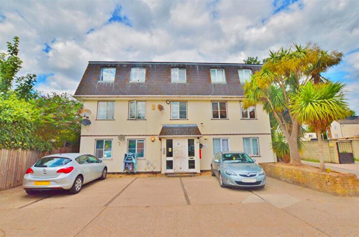 1 Bedroom Flat For Sale In Garden Mews, Littledown Road, Slough, SL1