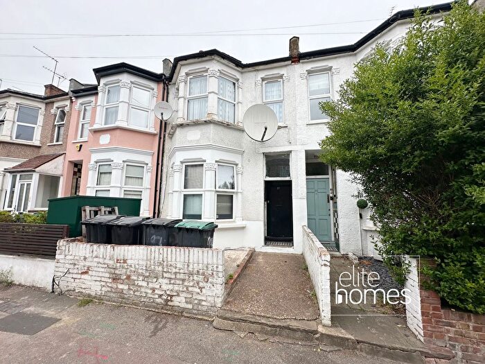 3 Bedroom Flat To Rent In Falkland Road, London, N8