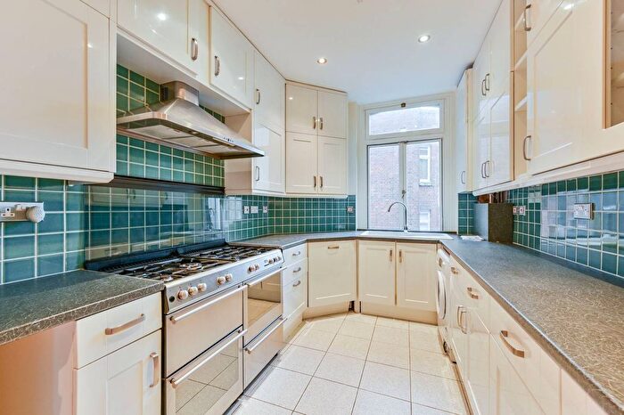 3 Bedroom Flat To Rent In Cunningham Court, Maida Vale, London, W9