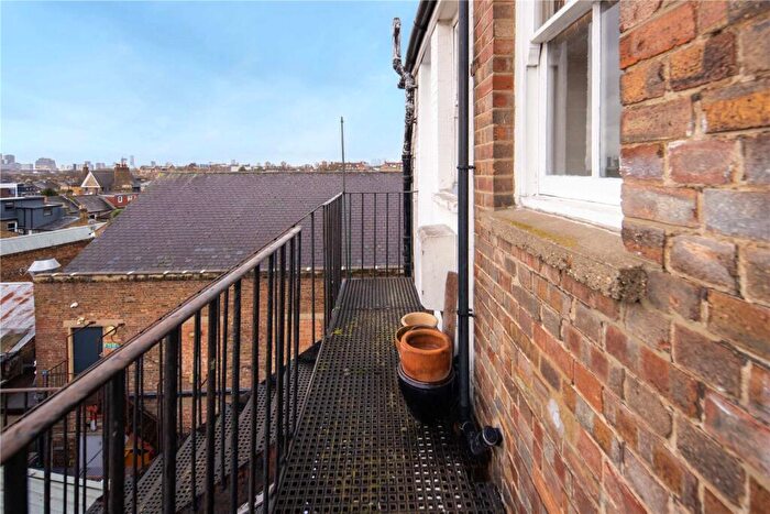 1 Bedroom Flat To Rent In Brooksby`s Walk, Hackney, London, E9