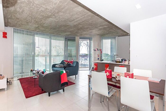 2 Bedroom Apartment For Sale In Hoola Building, East Tower, Tidal Basin Road, Royal Victoria Docks, E16