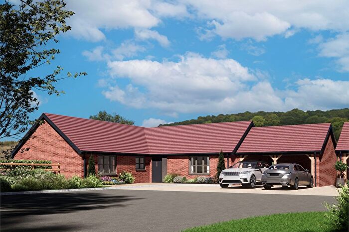 2 Bedroom Detached House For Sale In Ridgeway Close, Dagnall, HP4