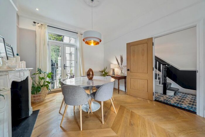 3 Bedroom Flat To Rent In Breakspears Road, London, SE4