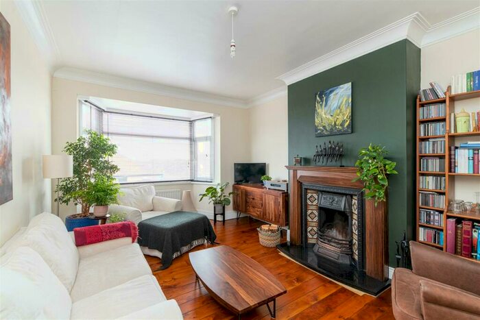 3 Bedroom Flat To Rent In Addycombe Terrace, Heaton, Newcastle Upon Tyne, NE6