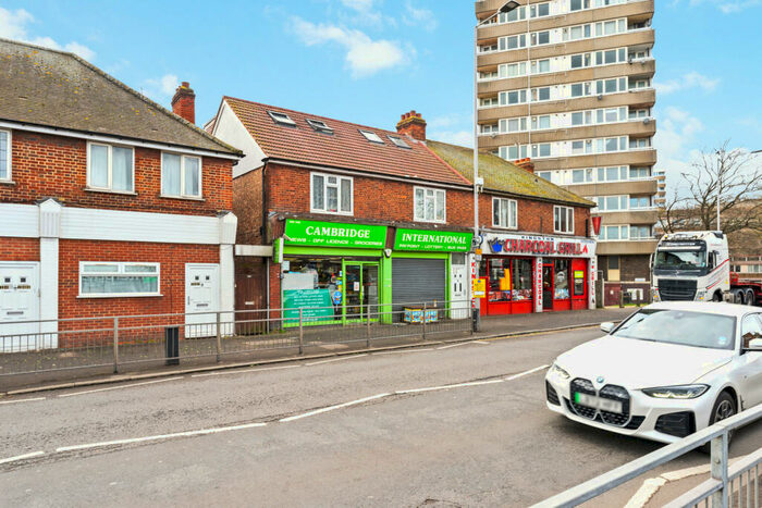 1 Bedroom Apartment To Rent In Cambridge Road, Kingston Upon Thames, KT1