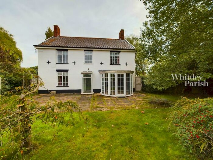 4 Bedroom Farm House For Sale In Heath Road, Winfarthing, Diss, IP22