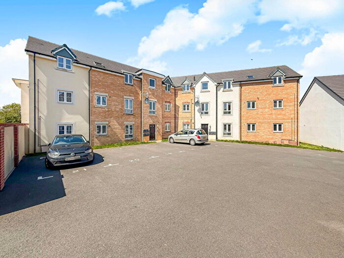 2 Bedroom Flat For Sale In Old Tram Drive, Roundswell, Barnstaple, North Devon, EX31