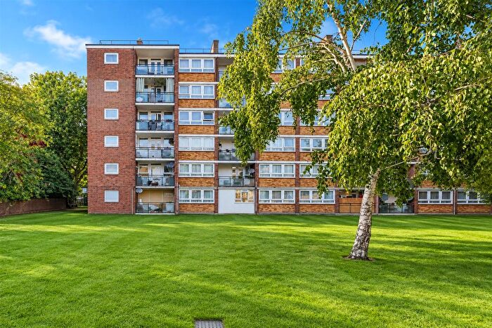 3 Bedroom Flat For Sale In Hall Place, London, W2