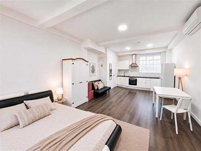 Flat To Rent In Parish Lane, SE20
