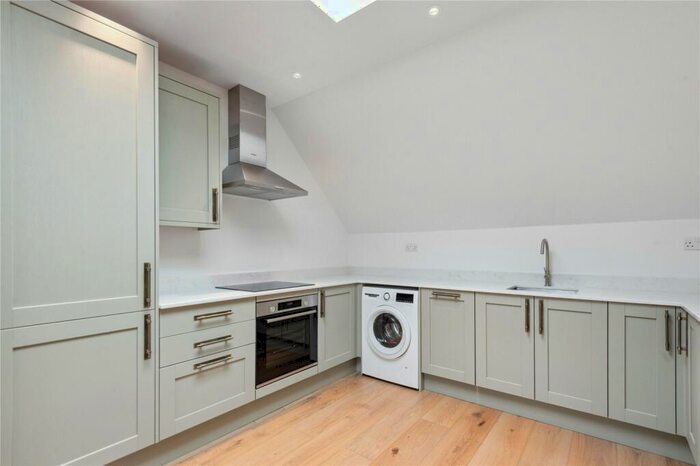 2 Bedroom Apartment To Rent In Broomwood Road, SW11