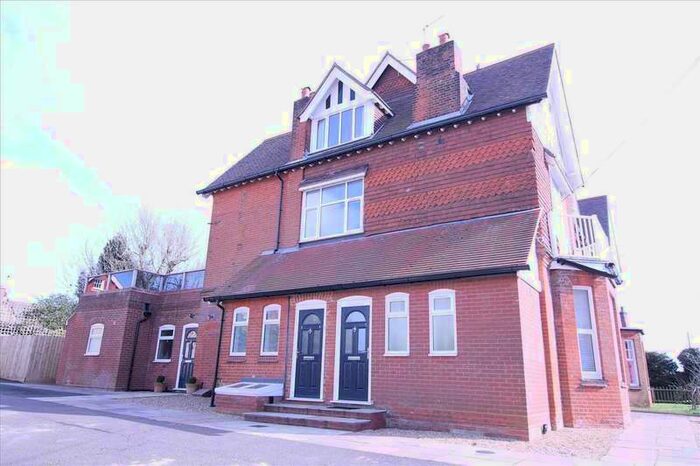 2 Bedroom Apartment To Rent In Flat 3, 13 Bacton Road, IP11