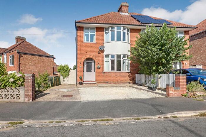 3 Bedroom Semi-Detached House For Sale In Ascot Drive, Ipswich, IP3