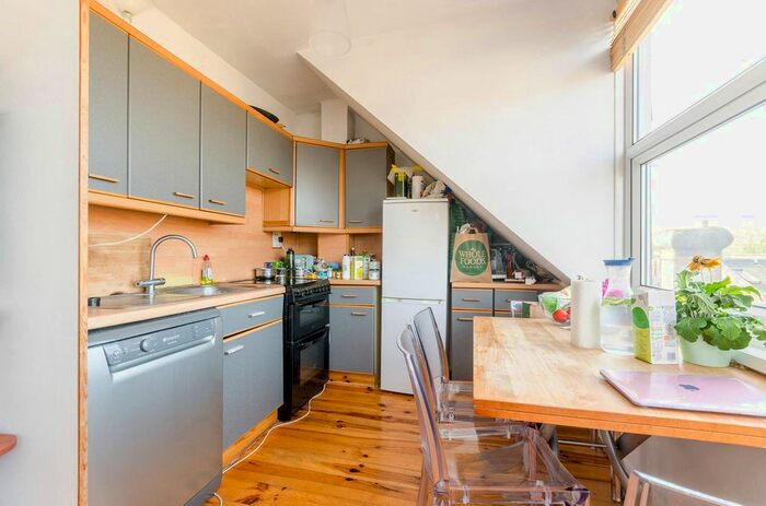 2 Bedroom Flat To Rent In Wandsworth Bridge Road, Parsons Green, London, SW6