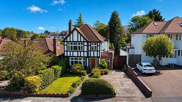 3 Bedroom Detached House For Sale In The Glen, Pinner, HA5