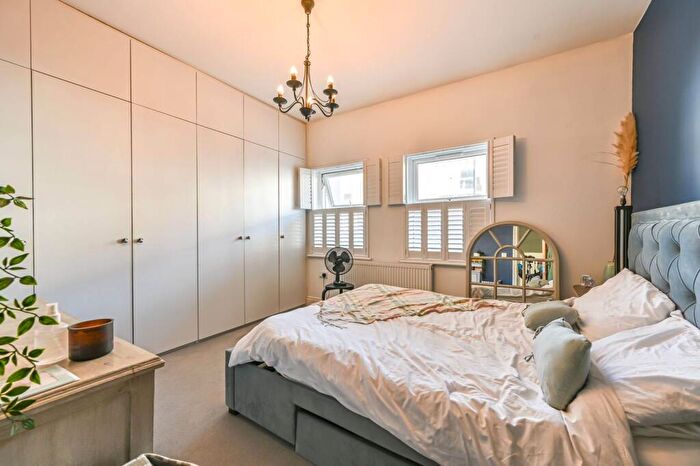 3 Bedroom Flat To Rent In Railton Road, Herne Hill, London, SE24