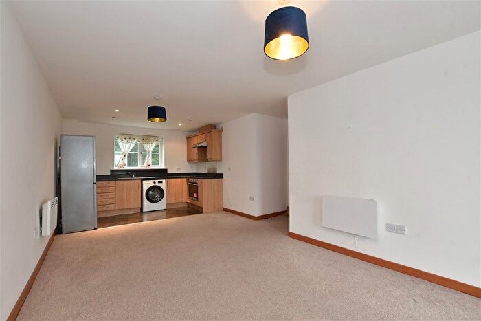 2 Bedroom Flat For Sale In Kendal, Purfleet, Essex, RM19