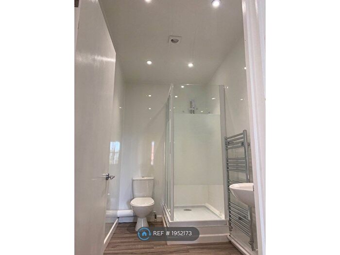 2 Bedroom Flat To Rent In Station Road, Newport, NP18