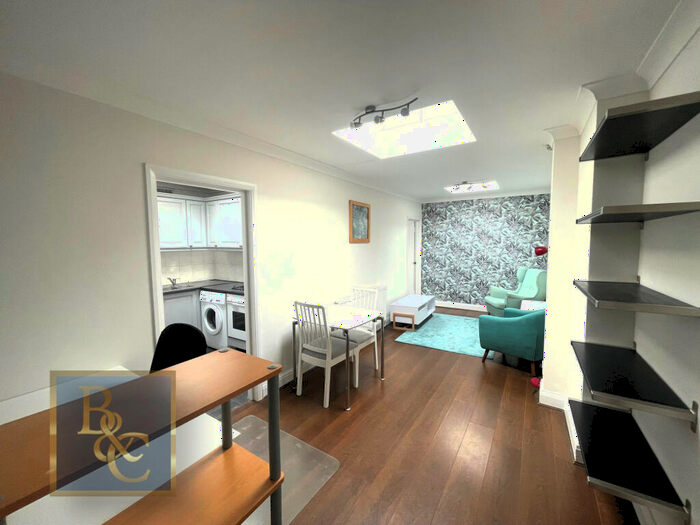 1 Bedroom Apartment To Rent In Camden Road, Camden, NW1