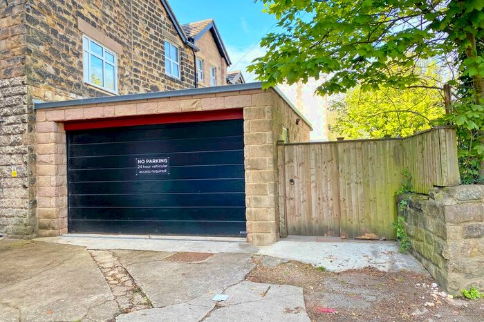Parking/garage To Rent In Garage, Rear Of - Valley Drive, Harrogate, HG2