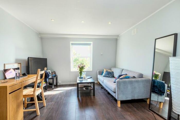 1 Bedroom Flat To Rent In Philbeach Gardens, London, SW5
