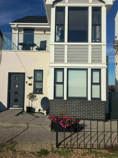 3 Bedroom Detached House To Rent In Southcliff Parade, Walton On The Naze, CO14