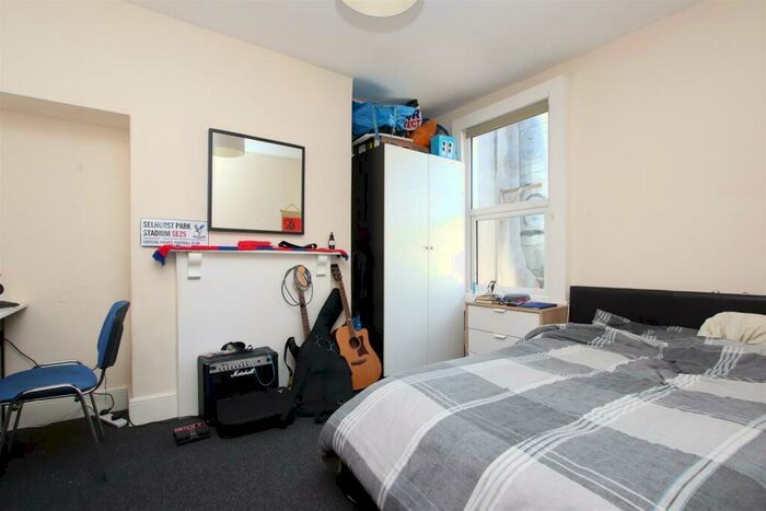 6 Bedroom Flat To Rent In Lower Bristol Road, Bath, BA2