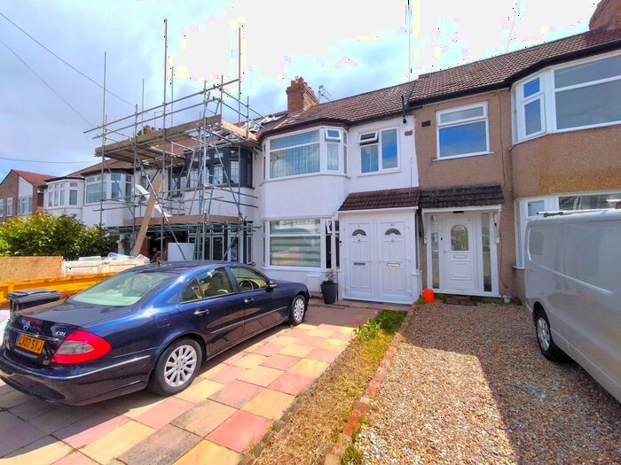 2 Bedroom Flat To Rent In Briar Close, Palmers Green, N13