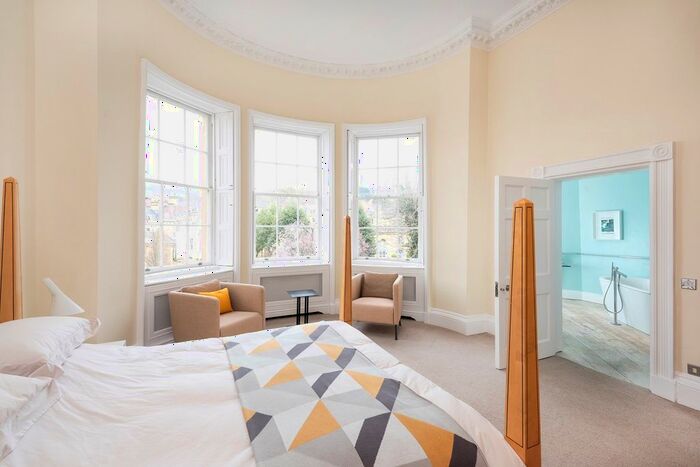 1 Bedroom Flat For Sale In Royal Crescent, Bath, BA1