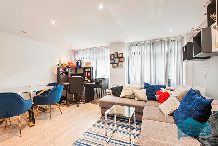 2 Bedroom Flat To Rent In Colney Hatch Lane, Muswell Hill, London, N10