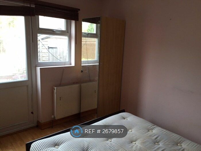 2 Bedroom Flat To Rent In Oakfield Garden Greenford, Greenford, UB6