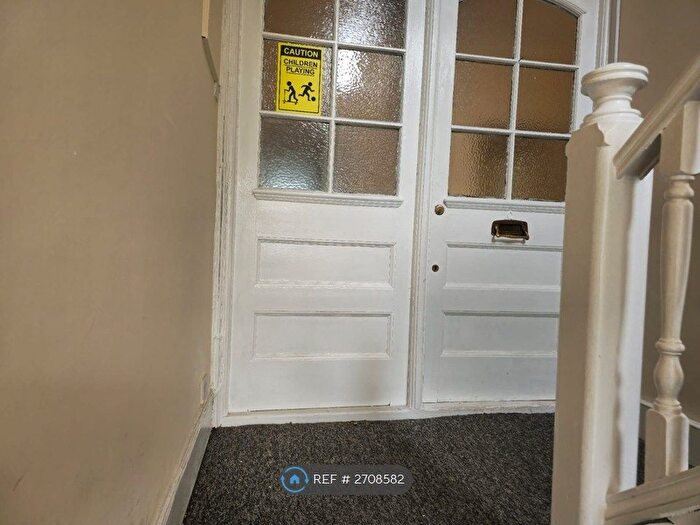 3 Bedroom Flat To Rent In Lordship Lane, Dulwich, SE22