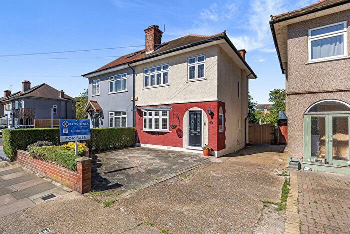 3 Bedroom Semi-Detached House For Sale In Carter Drive, Collier Row, RM5