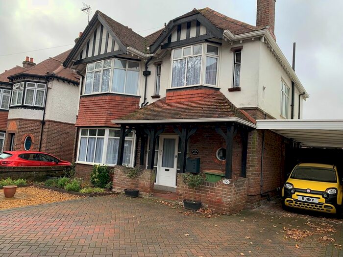 2 Bedroom Maisonette To Rent In Hill Lane, Southampton SO15