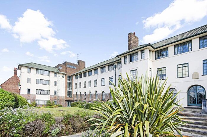 Studio To Rent In Finchley Road, Temple Fortune, London, NW11