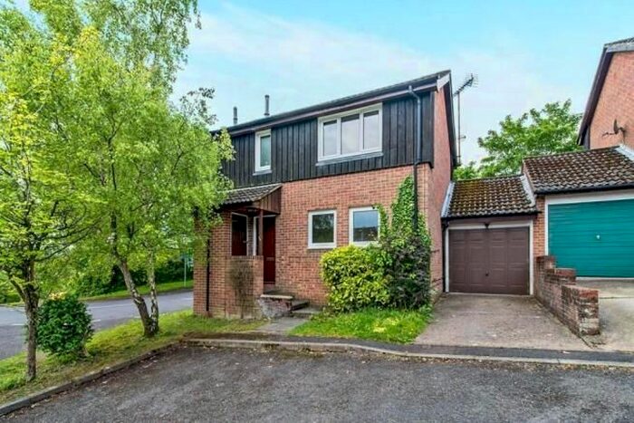 3 Bedroom Link Detached House To Rent In Rances Way, Winchester, SO22