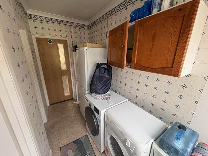 5 Bedroom Semi-Detached House To Rent In Strafford Gate, Potters Bar, EN6