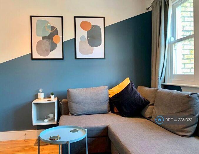 2 Bedroom Flat To Rent In Battersea Rise, London, SW11