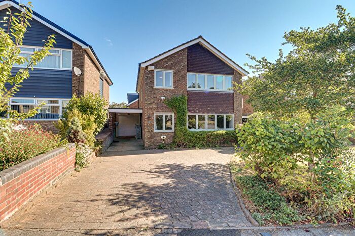 4 Bedroom Detached House To Rent In Aldwickbury Crescent, Harpenden, Hertfordshire, AL5