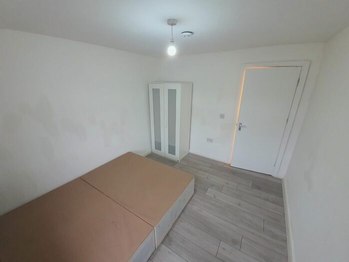 1 Bedroom Flat To Rent In Middleham Gardens., Edmonton, London. N18