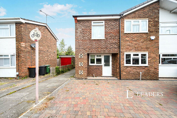 1 Bedroom Property To Rent In Allen Close -, LU5