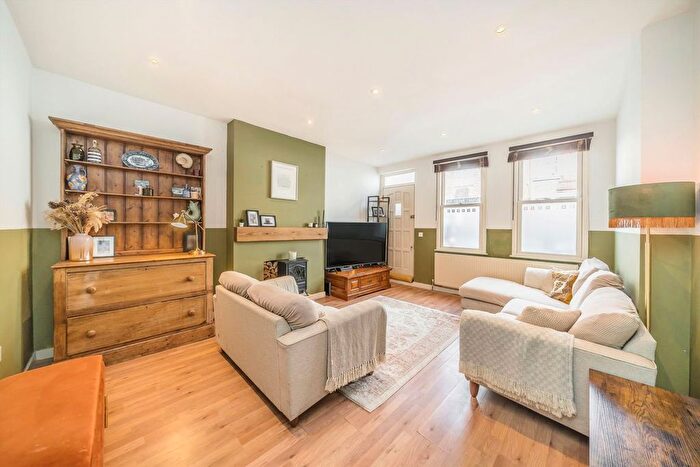 3 Bedroom Maisonette For Sale In Shrubbery Road, Streatham, SW16