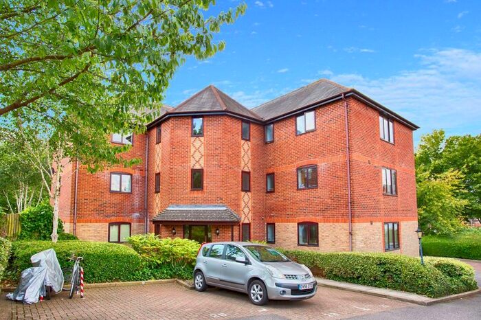 2 Bedroom Flat To Rent In Millers Rise, St.Albans AL1