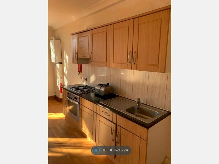 Studio To Rent In Cricklewood Broadway, London, NW2