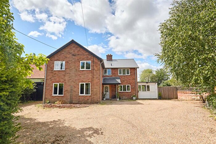 5 Bedroom Detached House For Sale In The Street, Weybread, Diss, IP21