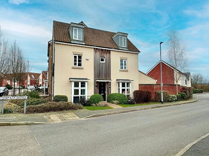 4 Bedroom Detached House For Sale In Towpath Avenue, Pineham Lock, Northampton, NN4