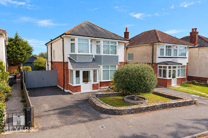 3 Bedroom Detached House For Sale In Southwick Road, Bournemouth, BH6