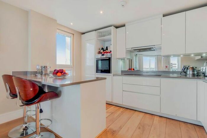 2 Bedroom Flat To Rent In St Lukes Avenue, Clapham High Street, London, SW4