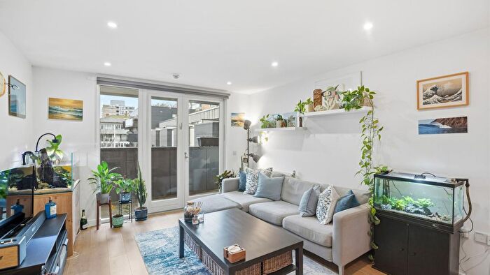 2 Bedroom Flat For Sale In London, London, E14