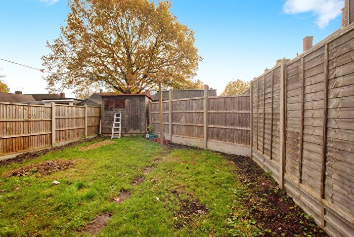 3 Bedroom End Of Terrace House For Sale In Otley Way, Watford, WD19