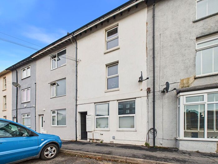 3 Bedroom Flat For Sale In Old Shoreham Road, Shoreham By Sea, BN43